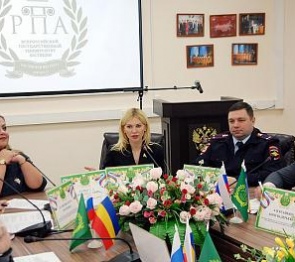 Екатерина Стенякина приняла участие в обсуждении проблемы распространения и употребления никотинсодержащих смесей