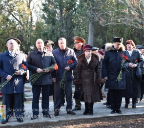 ФОТОРЕПОРТАЖ. День Героев Отечества отметили в Севастополе