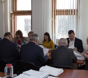 На заседании парламентского комитета рассмотрели нацпроект «Производительность труда и поддержка занятости»