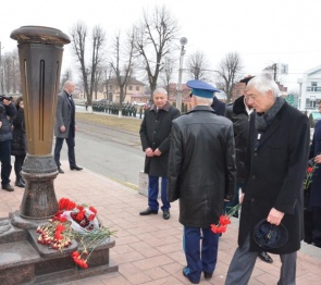 Председатель Парламента РСО-Алания Алексей Мачнев возложил цветы на Мемориале Славы