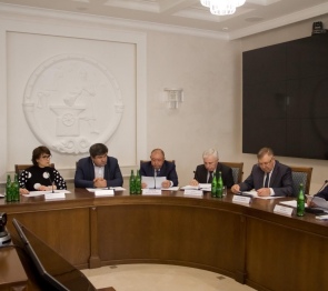 Ключевым вопросом расширенного заседания профильного комитета Парламента Адыгеи стало рассмотрение во втором чтении республиканского бюджета на предстоящий период