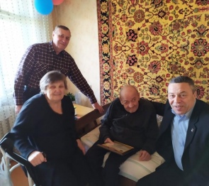 Василий Зубенко поздравил севастопольских ветеранов