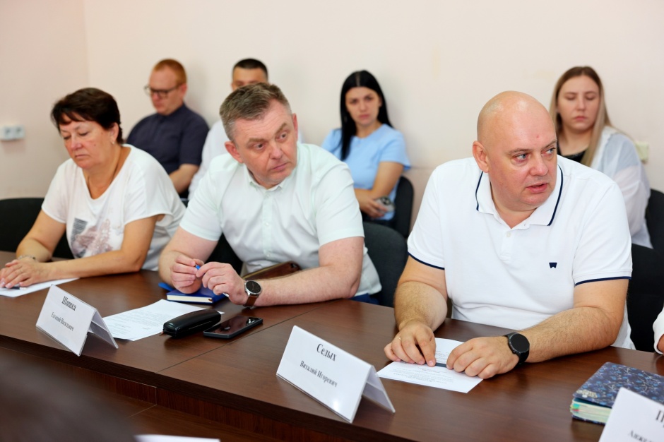 Депутаты ЛНР обсудили доступ к связи, работу архивов и память о героях Донбасса