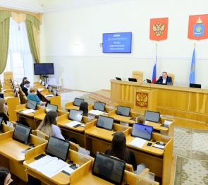 Более 40 вопросов депутаты Астраханской области рассмотрели на очередном заседании