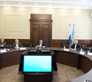 Игорь Мартынов провел совещание об исполнении рекомендаций Думы Астраханской абласти