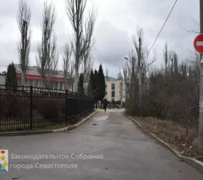 Члены комитета по образованию, науке, культуре и спорту посетили образовательные учреждения Ленинского района