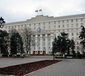 Донские парламентарии в формате «депутатского треугольника» рассмотрели экономические и социальные меры поддержки