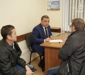 Областные депутаты активно участвуют в работе общественной приемной Дмитрия Медведева