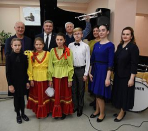 Депутаты передали новые музыкальные инструменты детской школе искусств имени Н.А. Римского-Корсакова 