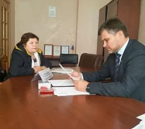 Депутат Сергей Ярошенко провел прием граждан в региональной приемной Дмитрия Медведева