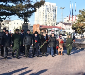 Депутаты Дона почтили память погибших при освобождении Ростова от немецко-фашистских захватчиков в феврале 1943-го