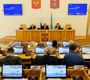 Астраханские законодатели анализируют работу комиссий по делам несовершеннолетних