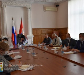 Депутаты Севастополя обсудили вопросы организации перевозок и питания школьников