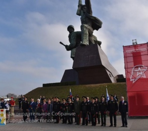 ФОТОРЕПОРТАЖ. Владимир Немцев принял участие в церемонии принятия севастопольцев в ряды Юнармии