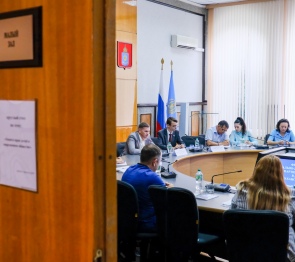Тему безопасности подрастающего поколения обсудили в Думе Астраханской области