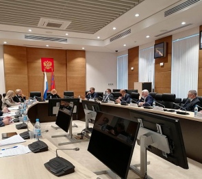 Волгоградские парламентарии обсуждают региональный проект бюджета на ближайшие три года.