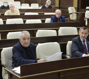 Депутаты КЧР рассмотрели вопросы предстоящей сессии