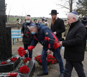 Парламентарии почтили память крымчаков и евреев, расстрелянных фашистами в 1941-1943 годов