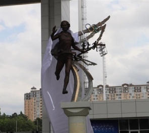 Спикер ЗСК Юрий Бурлачко принял участие в открытии  скульптуры первой олимпийской чемпионки Кубани