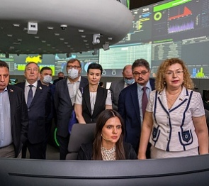 Депутаты Дона познакомились с работой Центра киберзащиты Сбербанка