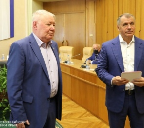 Парламентарии Крыма поздравили главу Общественной палаты РК Александра Форманчука с 75-летним юбилеем