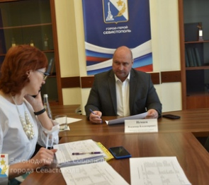 Спикер парламента Севастополя Владимир Немцев пообщался с избирателями