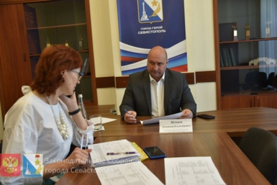 Спикер парламента Севастополя Владимир Немцев пообщался с избирателями
