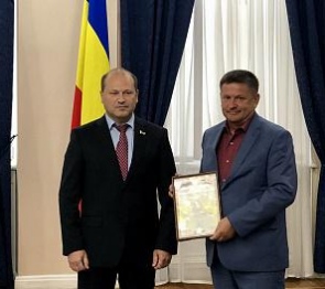 Александр Скрябин поздравил с профессиональным праздником работников дорожного хозяйства