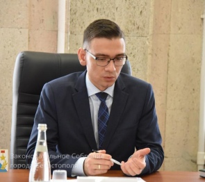 Вопрос парковки на городских зеленых территориях рассмотрели депутаты на заседании комитета по городскому хозяйству