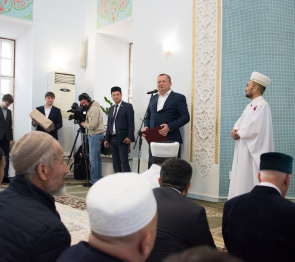 Председатель Думы Астраханской области Игорь Мартынов поздравил  мусульман с праздником  Ураза Байрам
