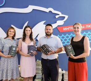 Молодежный парламент при Думе Астраханской области принял участие в сборе литературы для школьников ЛНР