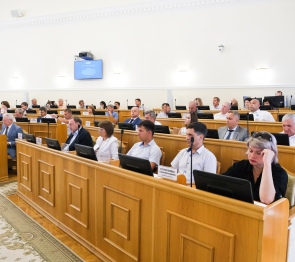 Астраханские законодатели обсудили вопросы, волнующие муниципалитеты