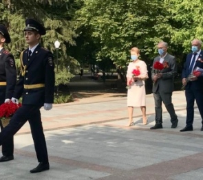 Депутаты Крыма в Симферополе почтили память партизан и подпольщиков Великой Отечественной войны