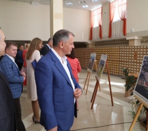 Председатель парламента Крыма Владимир Константинов посетил фотовыставку, посвященную 200-летию независимости Никарагуа