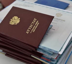Председатель парламента Кубани Юрий Бурлачко поздравил выпускников кубанских школ с получением аттестатов