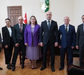 В Парламенте  Абхазии прошла встреча с делегацией Верховного суда Республики Южная Осетия