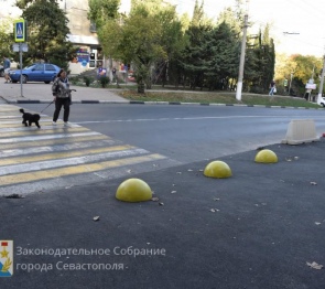 РАБОТА В ОКРУГЕ. На проспекте Гагарина установили ограничители для пешеходной зоны