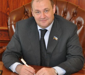 Поздравление Главы КЧР Р.Б. Темрезова, спикера Парламента КЧР А.И. Иванова и председателя Правительства КЧР А.А. Озова с Днём Победы.