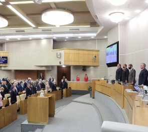 Депутаты в связи с трагедией в Казани проанализируют законы об обороте оружия