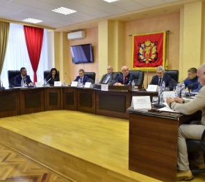 Парламентарии Кубани и Крыма обсудили вопросы организации грузоперевозок через Керченский пролив