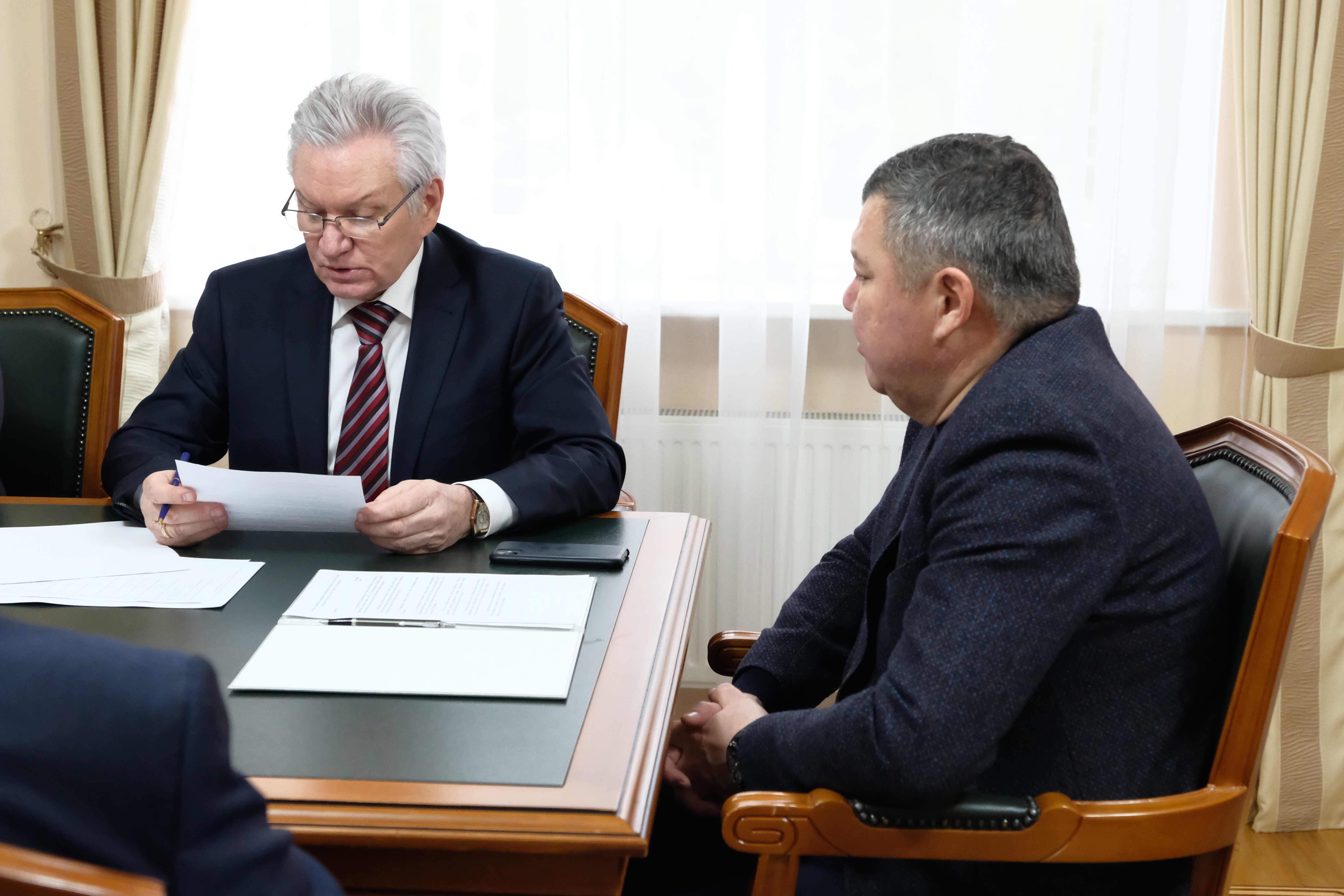 Председатель комитета Думы Астраханской области по строительству Александр Клыканов посетил Красноярский район