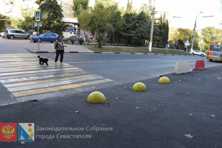 РАБОТА В ОКРУГЕ. На проспекте Гагарина установили ограничители для пешеходной зоны