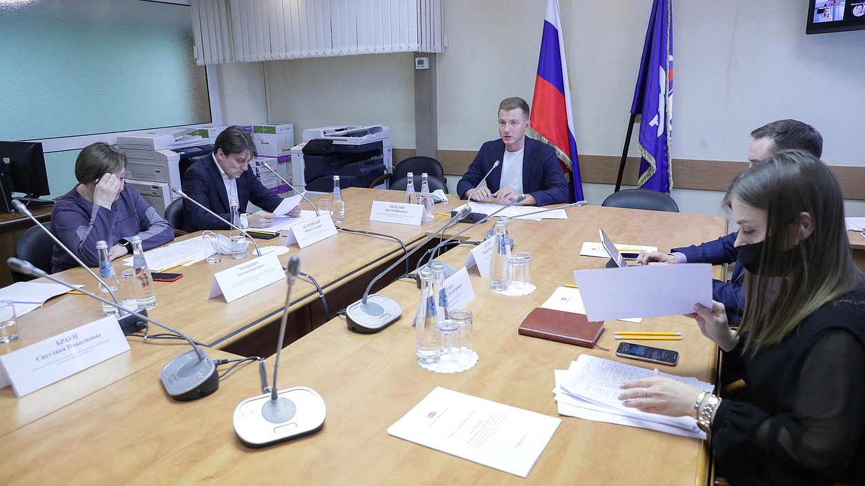 Депутаты ГД РФ  изменили правила допуска волонтеров в медучреждения