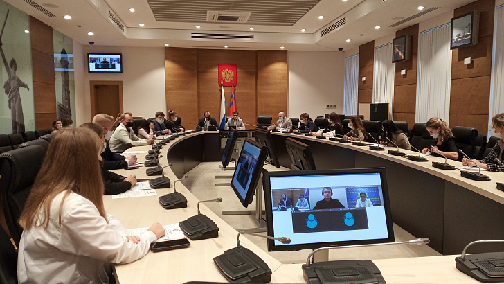 В молодежном парламенте Волгоградской области обсудили создание волонтерского движения по развитию территорий