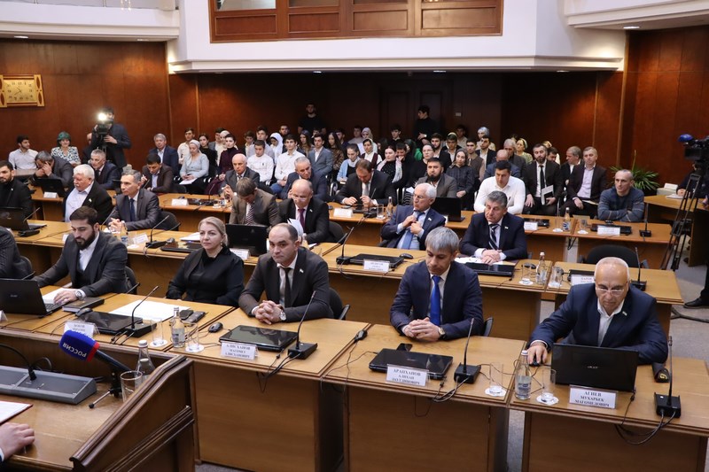 В парламенте Ингушетии прошли публичные чтения республиканского бюджета на 2023 год и на плановый период 2024 и 2025 годов
