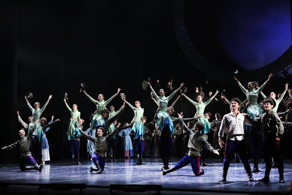  Парламентарии ЮРПА посетили постановку Ростовского музыкального театра «Тихий Дон. Мелехов»