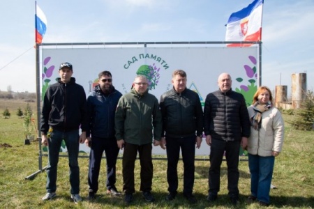 Преемственность поколений: в Крыму высадили «Сад памяти» в честь годовщины воссоединения