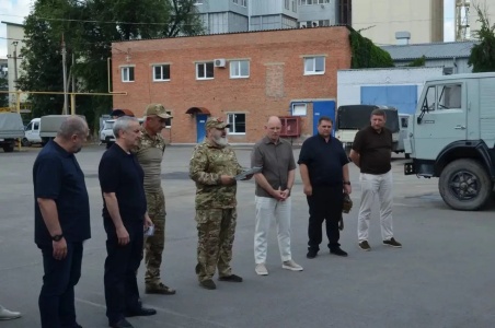 Депутаты Ростовской области передали автомобили мотострелковой роте «Балтика»