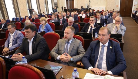 В ходе сессии депутаты ЗСК приняли закон об исполнении бюджета Краснодарского края за 2025 год.