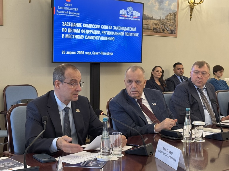 Ю.Бурлачко предложил сохранить  действующий порядок одновременной реализации полномочий муниципальными районами и поселениями